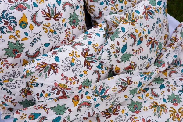 Poszewka na Jasiek Kwiaty Orientu na beżowym tle 40x40 cm